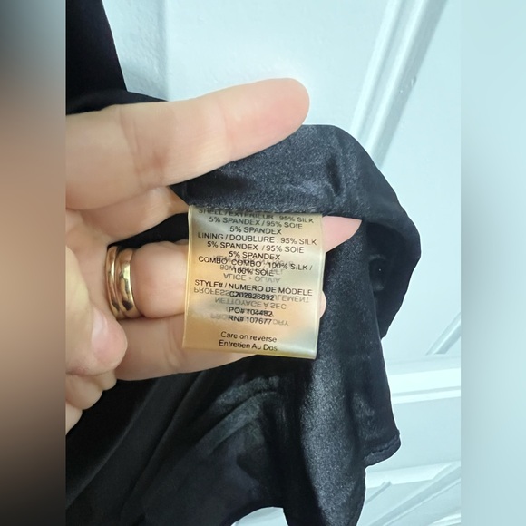 BCBGMAXAZRIA Womens Black
Velvet Twist Wrap Waist, Sz Medium - Picture 9 of 10